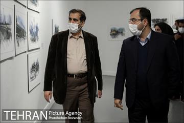 بازدید مدیران شهری و اعضای شورای شهر تهران از نمایشگاه تهران از منظر هنرمندان-2 10