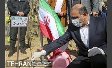 آیین بهره برداری از باغ راه شهدای مدافع سلامت 13