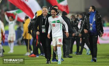 جشن و شادی بازیکنان و کادر فنی تیم ملی ایران پس از صعود به جام جهانی 2022