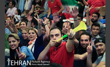 تماشای بازی تیم های ملی ایران و اسپانیا در پردیس سینمایی چارسو  39