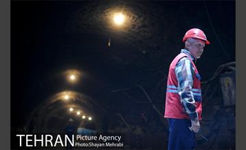 ورود دستگاه تمام مکانیزه(TBM) به ایستگاه مترو شهدا 37