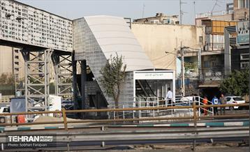 بازدید مدیرکل حوزه شهردار تهران از پروژه پل‌های مکانیزه عابرپیاده 22