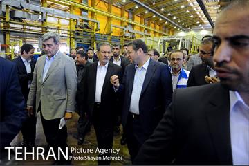 بازدید معاون اول رئیس جمهور به همراه شهردار تهران از کارخانه واگن‌سازی تهران 22