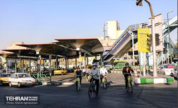 پویش سه شنبه های بدون خودرو در منطقه 8