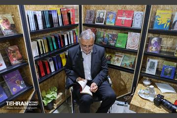 بازدید شهردار تهران از سی‌وپنجمین نمایشگاه بین‌المللی کتاب تهران 23