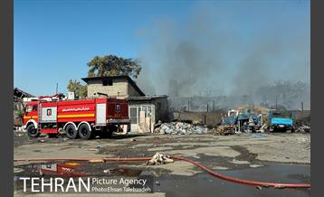 آتش سوزی انبار کالا در خیابان فداییان اسلام 22