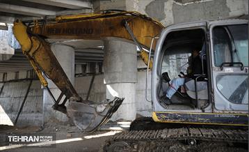 بازدید دانشجویان از پروژه مقاوم‌سازی پل تقاطع بزرگراه همت و رودخانه کن 44