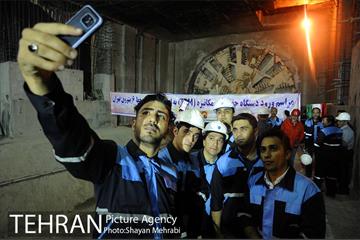 ورود دستگاه تمام مکانیزه(TBM) به ایستگاه مترو شهدا 28