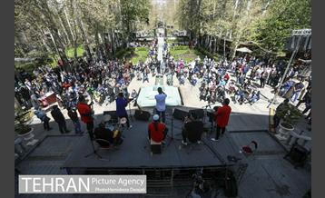 اجرای گروه موسیقی فانوس در باغ فردوس 16