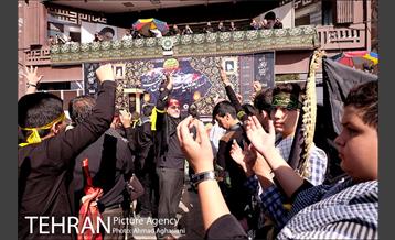 سوگواره "احلی من العسل" در میدان امام حسین(ع) 4