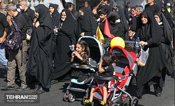 حضور کودکان در مراسم پیاده روی جاماندگان اربعین حسینی(ع) 13