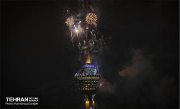 نورافشانی جشن پیروزی انقلاب اسلامی در برج میلاد 19