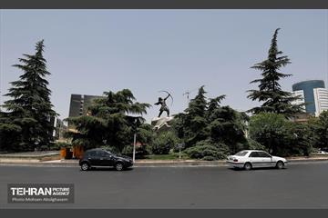رونمایی از مجسمه آرش کمانگیر در میدان ونک 4