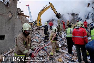 سومین روز عملیات امداد ونجات حادثه پلاسکو -2 14