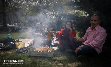 روز طبیعت در پارک ساعی و حاشیه اتوبان مدرس  58