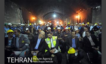 ورود دستگاه تمام مکانیزه(TBM) به ایستگاه مترو شهدا 5