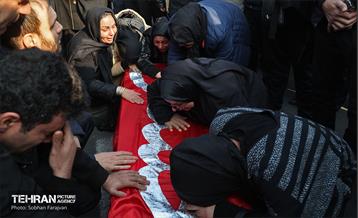 تشییع پیکر خبرنگار فقید مهدی علیرضایی 5