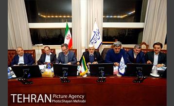 نخستین جلسه مجمع ٥١ نفره امید با حضور شهردار و استاندار تهران 30