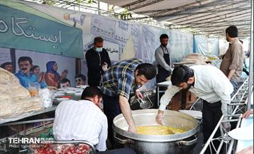 خدمت‌رسانی مواکب منطقه11 به نمازگزاران عید سعید فطر 22