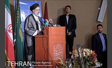 اهدای مدال های دانشجویان نخبه به مقام معظم رهبری 12