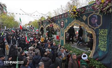 تشییع پیکر ۱۰۰ شهید مردمی و مدافع امنیت در تهران - 1 48