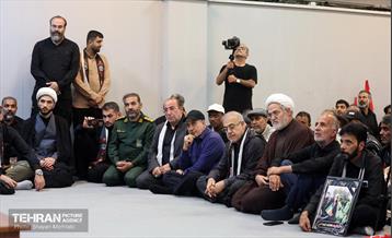 دیدار شهردار تهران با اعضای خانواده شهدای مدرسه شجره طیبه میناب 44