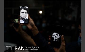 حضور مردم مقابل بیمارستان جم پس از فوت استاد شجریان 2