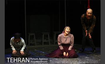 نمایش بوی گند دهن خانوم مارکز 16