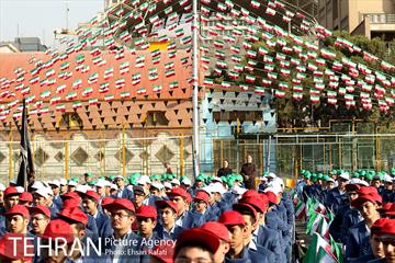 شهردار تهران در آیین نواختن زنگ سال تحصیلی جدید در دبیرستان ماندگار البرز 24