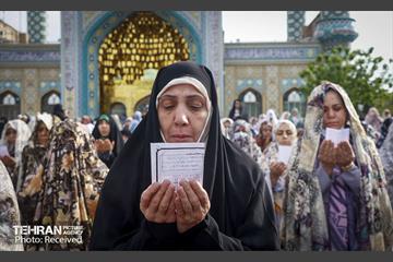 اقامه نماز عید فطر در امامزادگان پنج تن لویزان  18
