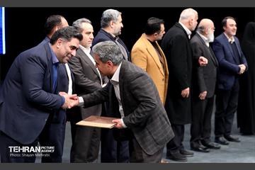 آیین تجلیل از همکاران شرکت خودرو سرویس شهر 17