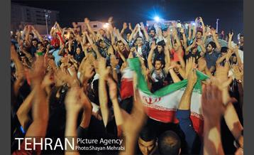 شادی خیابانی مردم بعد از پیروزی تیم ملی ایران 13