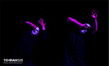 نمایش «سیب، فانوس، کشتی» 21