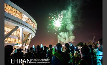 اهتزاز پرچم مسجد جمکران در برج میلاد 2