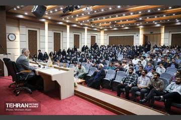 نشست صمیمانه شهردار تهران با مسئولین پایگاههای بسیج دانشجویی تهران 18