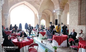 رونمایی از سردیس چهره‌های ماندگار در شهر تهران 22