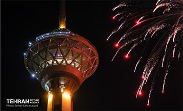 نورافشانی جشن پیروزی انقلاب اسلامی‌ در برج میلاد 6