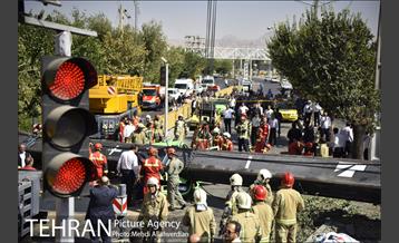 سقوط جرثقیل در بزرگراه شهید محلاتی 4