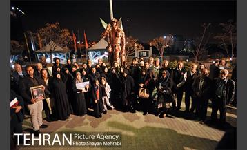 تجلیل از خانواده شهدای آتش‌نشان حادثه پلاسکو با حضور شهردار تهران 56