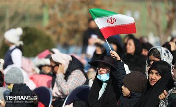 پنجره‌ای رو به آسمان آبی در منطقه 3 2