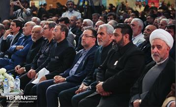 اهتزاز پرچم سبز رضوی بر فراز برج پرچم ایران 19