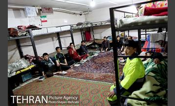 آماده سازی و توزیع 1000 پک افطاری در منطقه 6 35