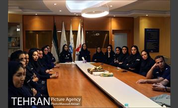 بدرقه دکتر داورزنى از تیم ملى والیبال بانوان  13