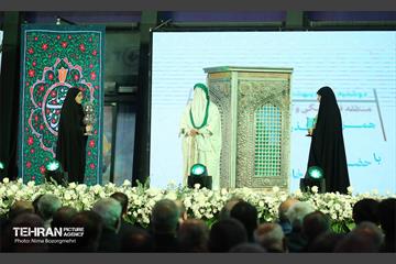 اهتزاز پرچم سبز رضوی بر فراز برج پرچم ایران 17