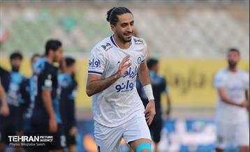 دیدار تیم‌های فوتبال پیکان و استقلال 26