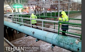 بازدید مدیران شهری از لایروبی و رسوب زدایی شبکه جمع آوری آبهای سطحی 29