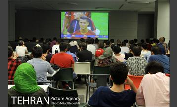 تماشای دیدار فینال یورو 2016 در فودکورت بازار چارسو‎ 11