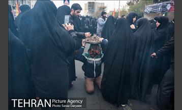 راه پیمایی مردم تهران در روز اربعین  3