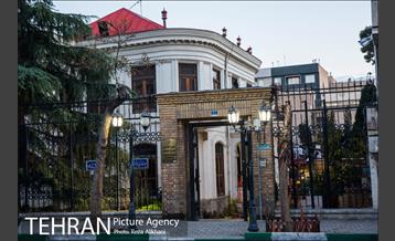 گشت و گذاری در موزه‌های ملی، آبگینه و نقاشی 5