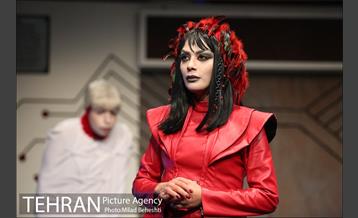 نمایش داستان یک عذرخواهی از آقای امانوئل‎ 12